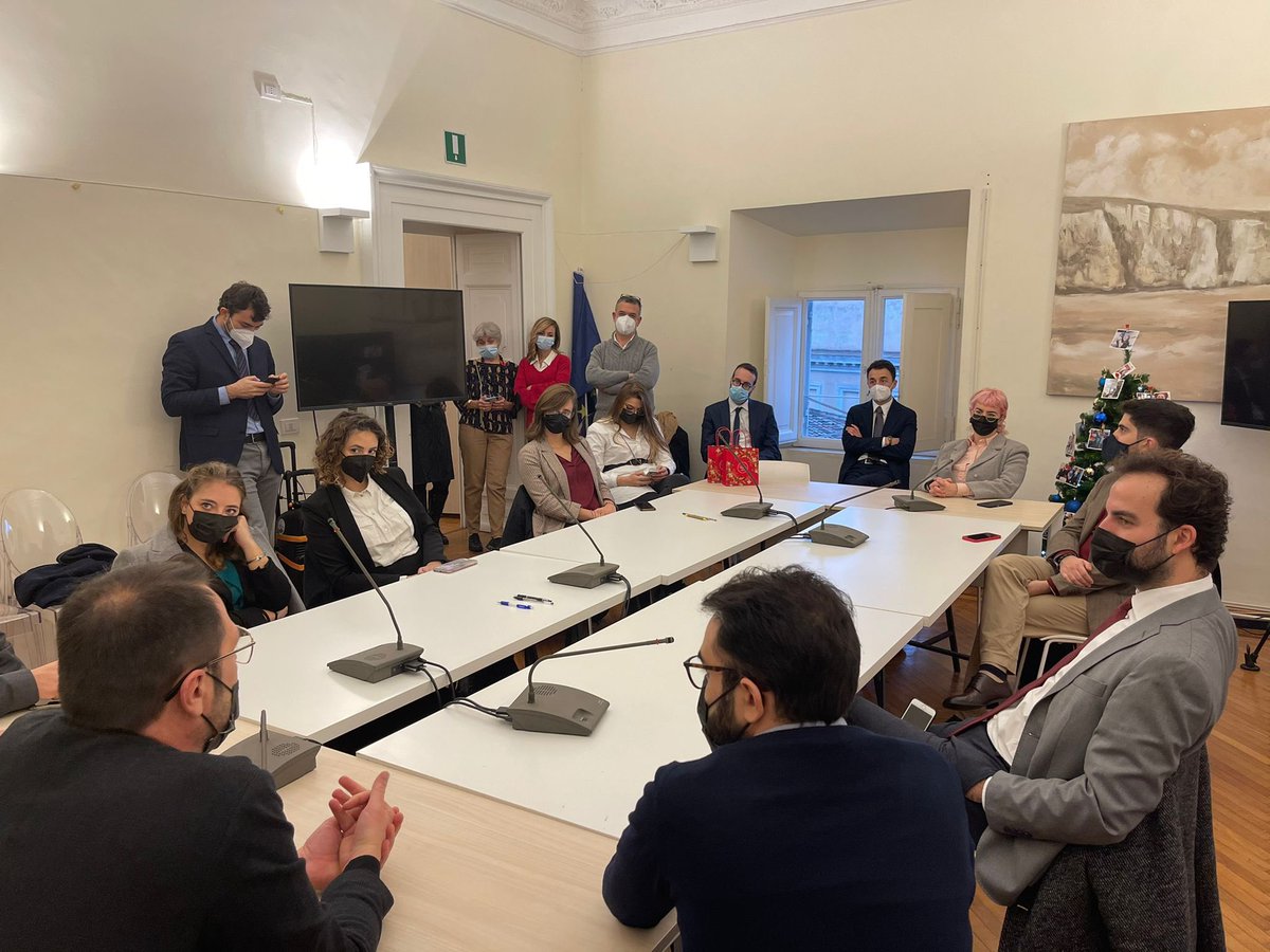 Piu_Europa's tweet photo. È stato un piacere accogliere oggi nella nostra sede di #Roma le ragazze e i ragazzi che hanno vinto #ED21 di @you_trend. Grazie a @giodiamanti e @lorepregliasco per questa bella occasione di confronto! https://t.co/GO8c3F5MQ3