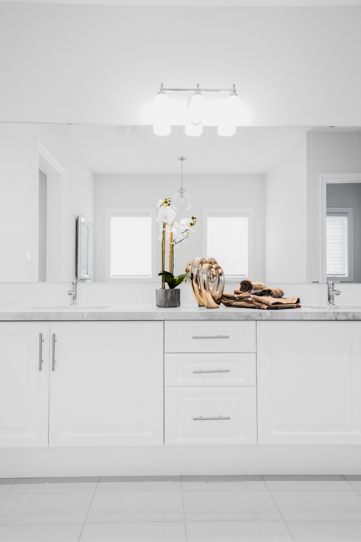 trinitile's tweet photo. White tiles go with just about everything, which is why they are an ideal choice for bathroom floors. They make a room feel lighter and brighter and are less likely to date than a heavily decorated design. 🤍 ☁️ 

#TriniTile #BathroomTiles https://t.co/L1Ruo2czvZ
