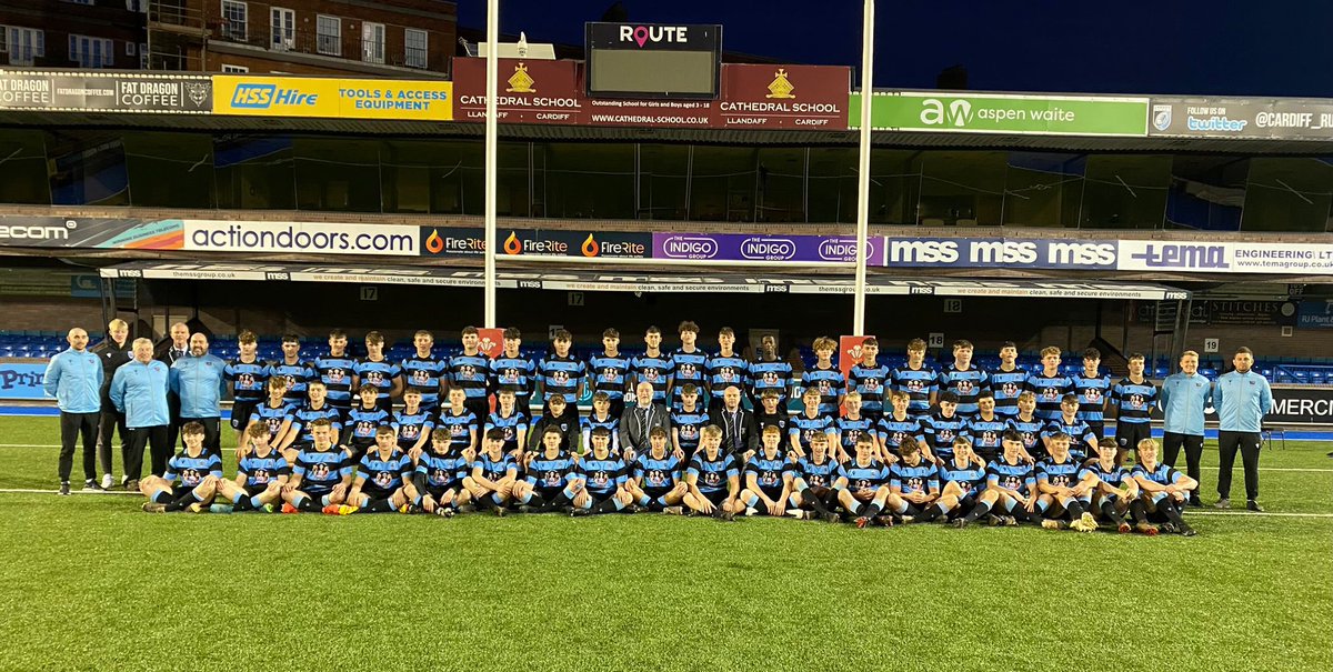 RygbiCaerdydd's tweet image. Photo shoot this evening with our @distantpod Dewar U16s group. Our last week together #💙🖤 #Born #Bred