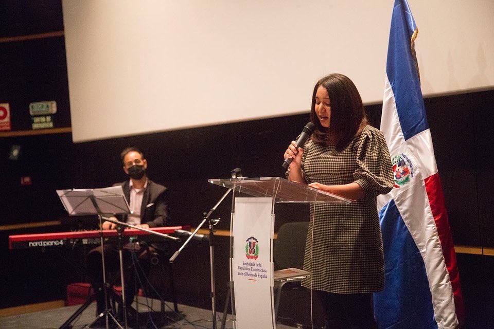RDenEspana's tweet photo. La jornada concluyó con la proyección del documental: “Nombre secreto: Mariposas” y las participaciones artísticas de Marielys Duluc, Angie Del Riego, Lisbel Francisco, Claudia Sánchez y Daniel Oriza. https://t.co/ZssNk9A1kW