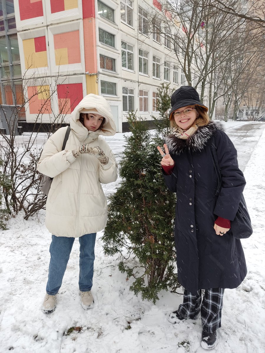 sunlightmp's tweet photo. А это я с лп и елочкой ❤️☃️ https://t.co/fvYdHrbOqN