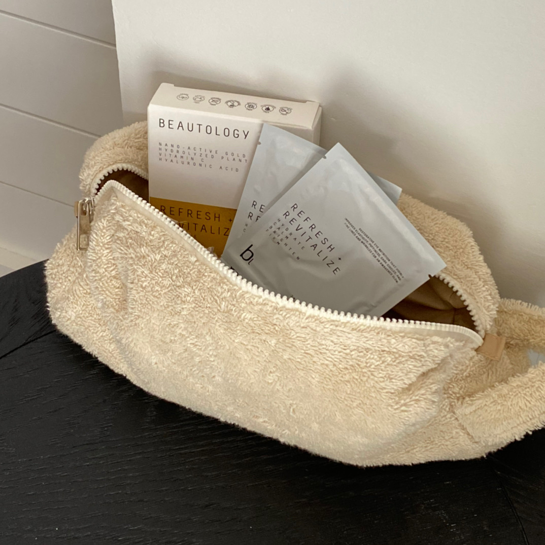 BEAUTOLOGYLAB's tweet image. Our favorite skincare regimen all zipped up and ready to go. ✨ 

Traveling for this holiday season? Our nourishing eye masks are a must-have. #BEAUTOLOGYLAB