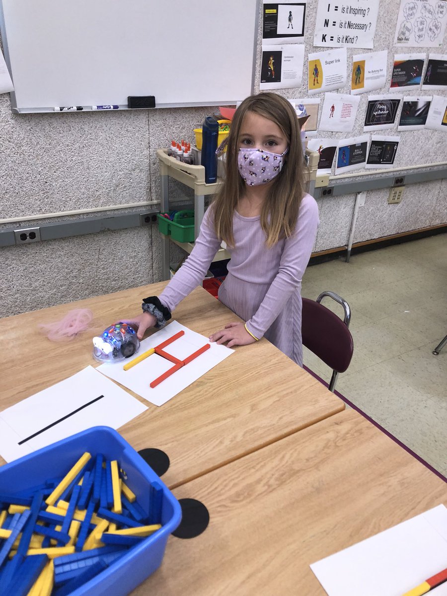 HHSTEM_JPerry's tweet photo. This week our Kindergarteners are teaching the Bluebots how to trace letters. First,they built them with base 10 blocks. Then, they programmed the Bluebots to go around the letters #STEMatHH @HH_Schools https://t.co/9s4CxgKUJt