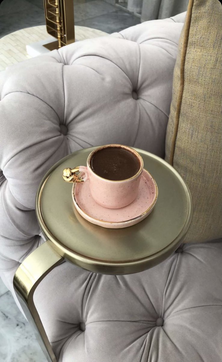 ليلٍ سرق ضحكتك من مبسم الغيم
أدخل على الله ، ثم عليك ، أن تعيده♥️.