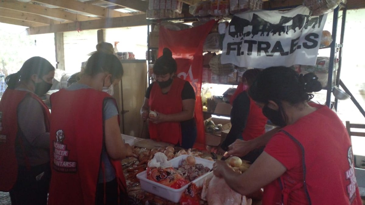 FuerzaColeCanu's tweet photo. Preparamos comida para la cena para ayudar a las familias vecinas
🍝 Merendero La Lunita
🍝 Barrio Altos Verdes Máximo Paz
🍝 Cañuelas prov de Bs As
#ArgentinaUnida 
#FetraesCañuelas
#LaPatriaEsElOtro
#NadieSeSalvaSolx https://t.co/sK64Ax9skM