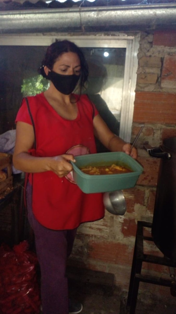 FuerzaColeCanu's tweet photo. Preparamos comida para la cena para ayudar a las familias vecinas
🍝 Merendero La Lunita
🍝 Barrio Altos Verdes Máximo Paz
🍝 Cañuelas prov de Bs As
#ArgentinaUnida 
#FetraesCañuelas
#LaPatriaEsElOtro
#NadieSeSalvaSolx https://t.co/sK64Ax9skM