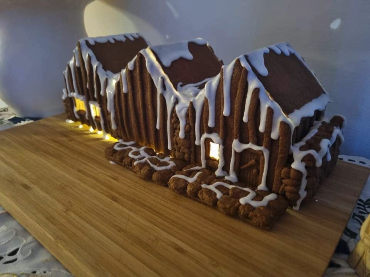 Þá er hann loksins klár, piparkökuburstabærinn 🥰