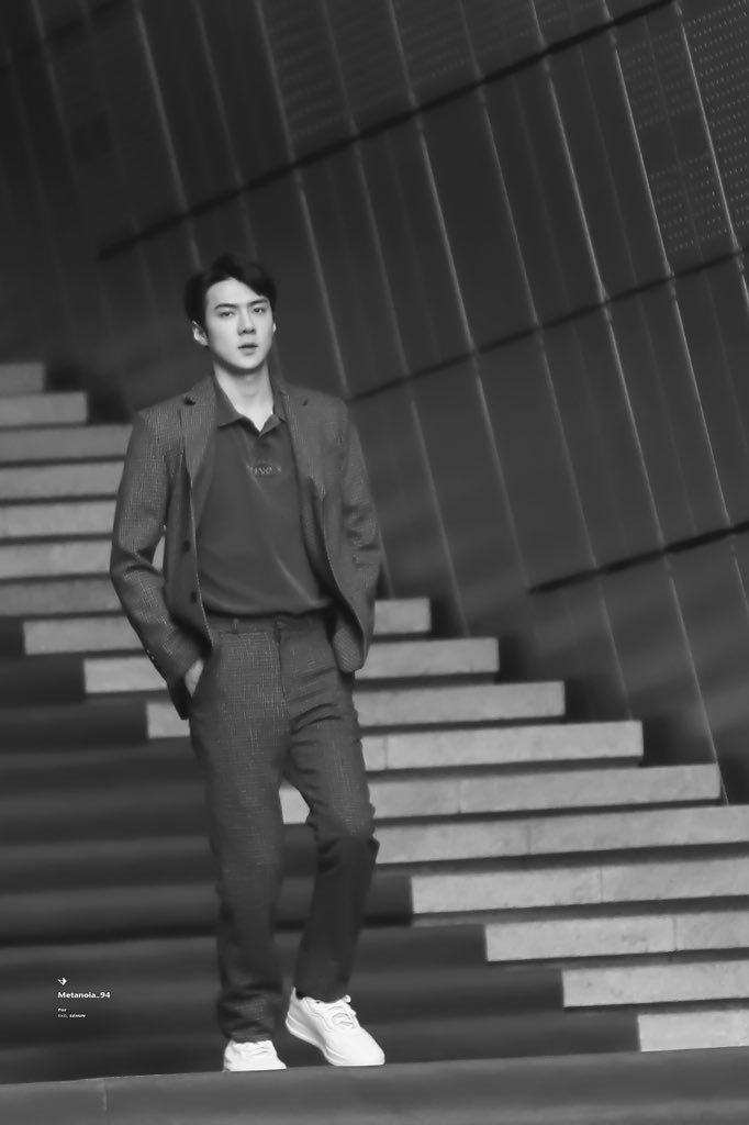 IRIDESCENTWT's tweet photo. Haku escogió la elegancia y tomo sus mejores trapitos para poder salir corriendo al debut japonés de estos guapísimos. #𝟐𝐏𝐌𝐃𝐁_JAPON  #𝐓𝐀𝐊𝐄𝐎𝐅𝐅_CONCERT así que si lo ven por ahí mándenle un besito porque se ve hermoso. @tupiem_twt

𝖈𝖔𝖔𝖑-𝚔𝚒𝚍𝚣 ✦ #IRIDE𝕊ℂENT🛴 https://t.co/TzUrDvzLc3