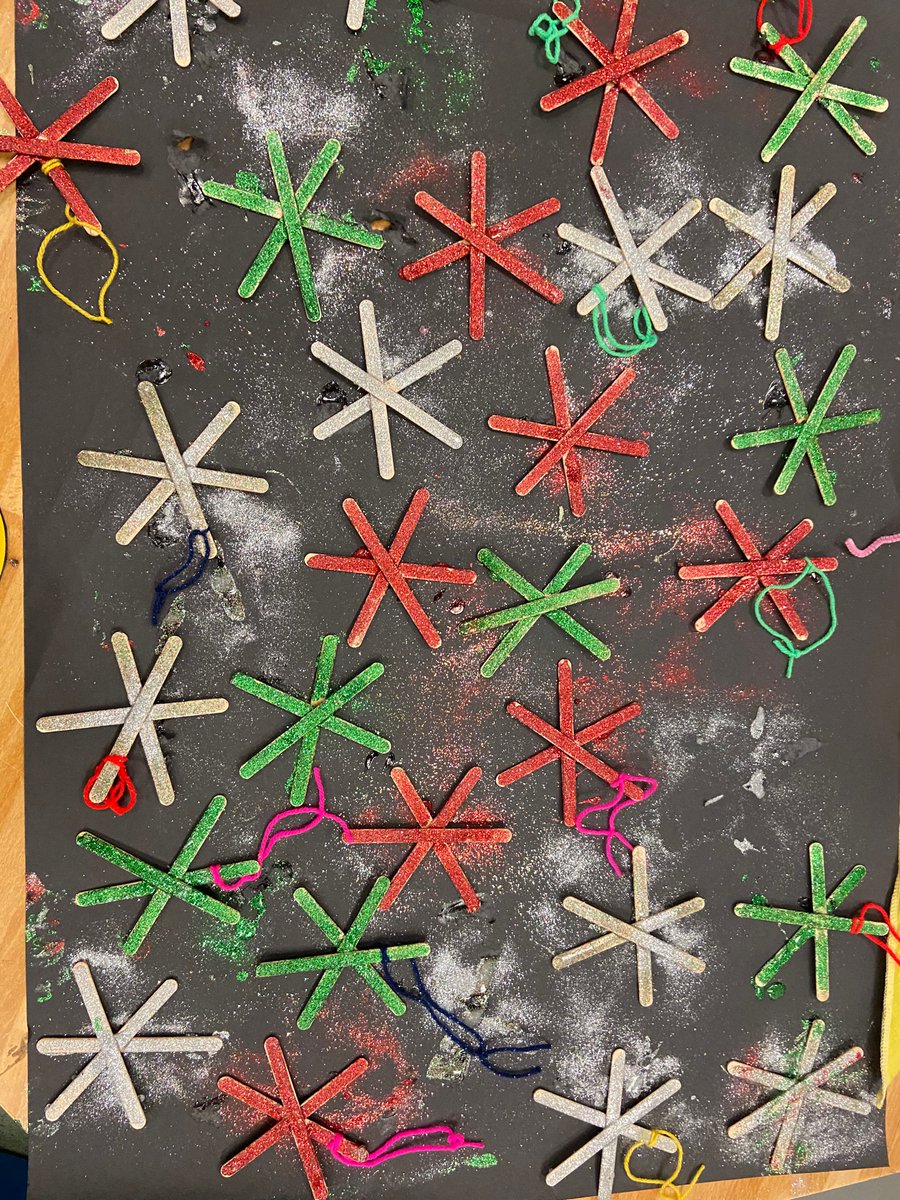 BogushMiss's tweet photo. Conkers had a great time painting their snowflake decorations. We’re looking forward to adding the snowflakes to the tree tomorrow! @Centralprimary https://t.co/uqcBu64sXl