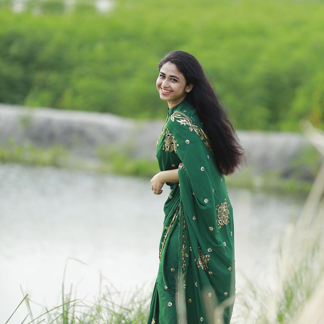 ডিভোর্সি বা বিধবা মেয়েদের কে, অবহেলা করবেন না। পারলে এদেরকে বিয়ে করে বেঁচে থাকার সুযোগ করে দিন। এতে মহান আল্লাহ খুশি হবেন।