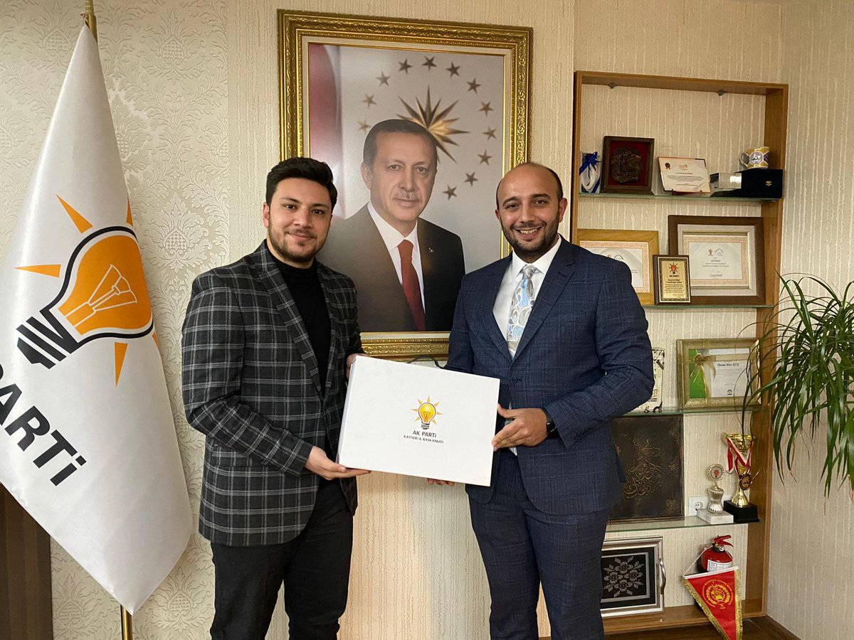 serdarrduran's tweet photo. 📍Kayseri

Doğal güzellikleriyle ve Erciyes dağıyla Anadolu’nun incisi olan Kayseri ilimizde Gençlik Kolları Başkanımız Furkan Mert Şimşek ile beraber, Gençlik Kolları İlçe Başkanlarımızla sohbet ettik sonrasında ise İl Gençlik Kolları yönetimimizle toplantımızı gerçekleştirdik. https://t.co/eVnwjVWNj3