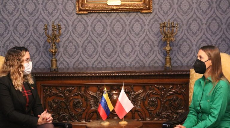 Gob_Guarico's tweet photo. #Infórmate Venezuela y Polonia afianzan sus relaciones económicas y de cooperación

Más información ⬇️
👁‍🗨https://t.co/vYqNvlSUZQ

#Guárico
#NavidadEsReconciliación 
#NavidadesFelicesEnGuárico https://t.co/nGLW3GZ5iU