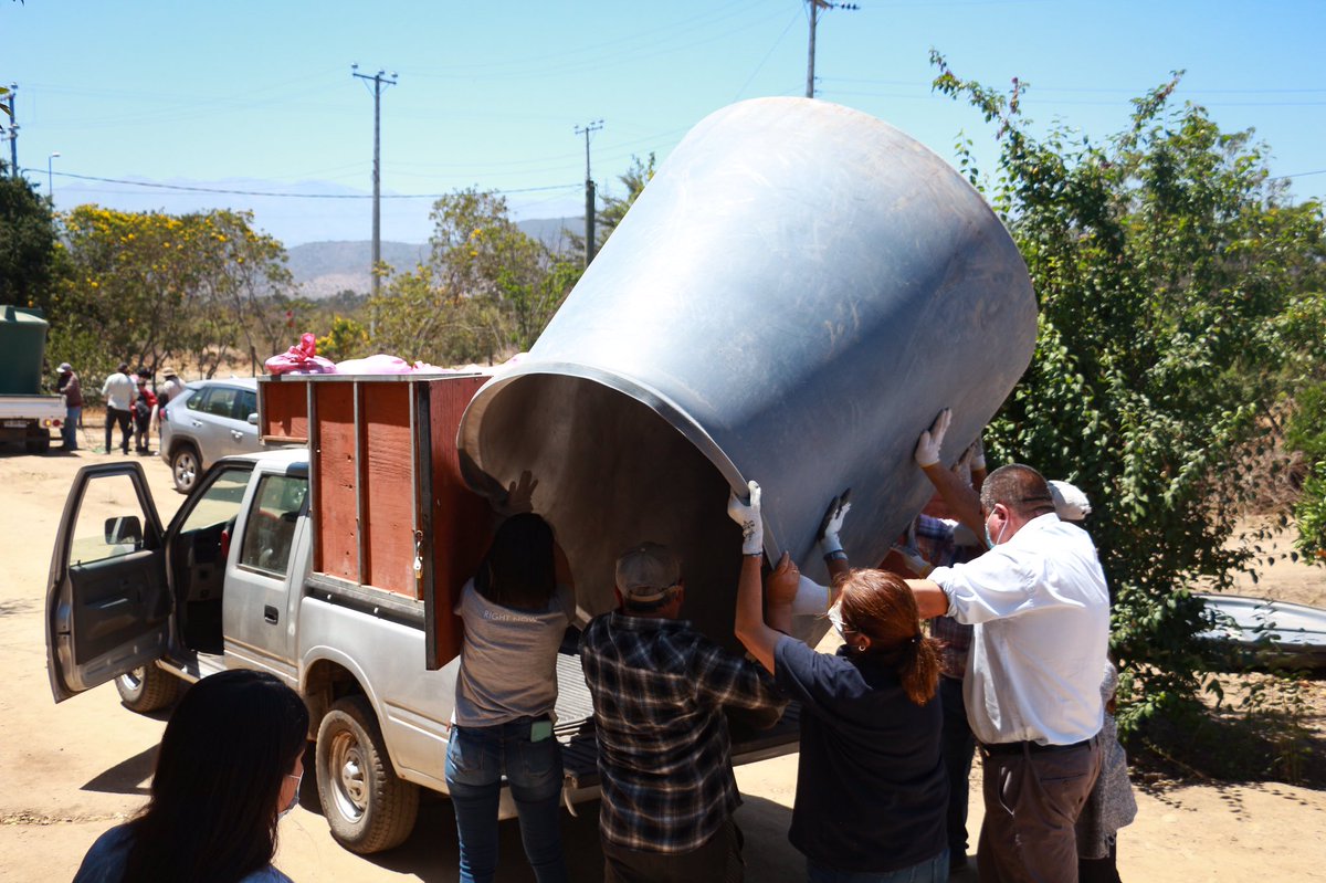 DPPPetorca's tweet photo. 👉 Seguimos realizando  la entrega de estanques acumuladores de agua potable de 1000, 2000, 3000 y 5000 litros a los vecinos de la localidad Rocas yTerrazas de Quinquelles que no cuentan con red de distribución para ayudarlos a enfrentar la crisis hídrica. 💧 https://t.co/nL3mprKDCO