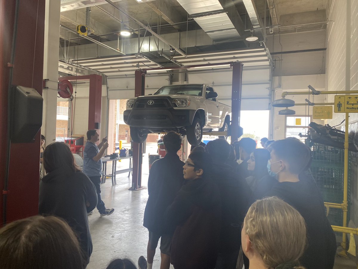brenfig79's tweet photo. Our 8th Graders visited the FHS CTE classes today. Getting ready to start 4 year plans! It’s amazing the choices students have today to get them started for life after high school! @FloresvilleISD @fhs_highschool https://t.co/jHyd0WAizN