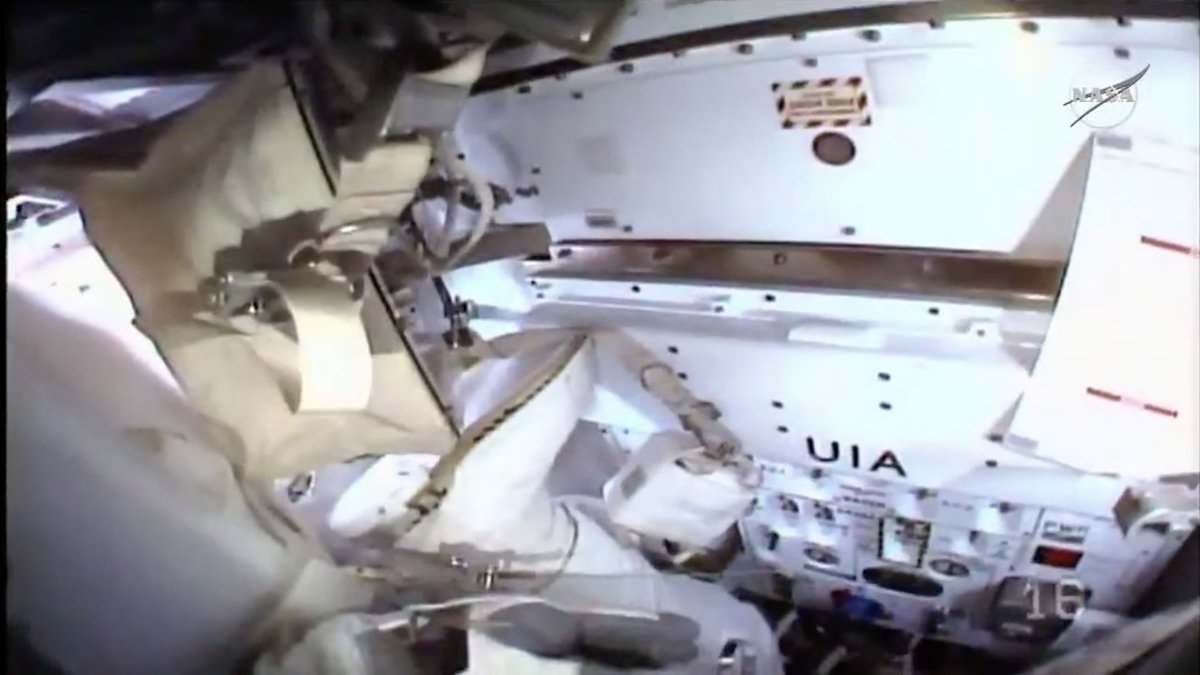 genejm29's tweet photo. #NASA #EVA78 and Marshburn is inside the Quest Airlock... Marshburn is closing the thermal cover and reports that the cover is closed. https://t.co/Exrc5yZgSP