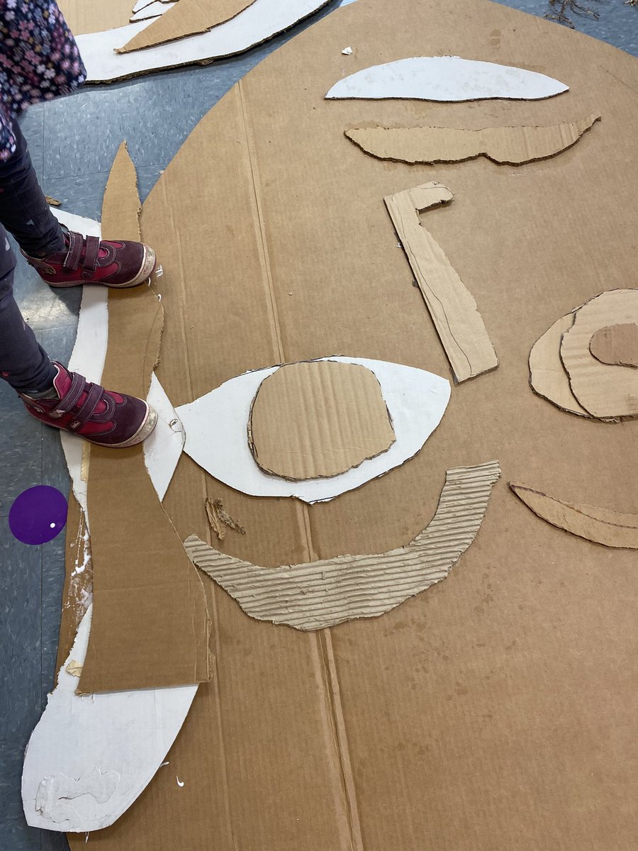 MaryKTapia's tweet photo. What does it mean to belong? What does that look like? How does it feel? My favorite time of the year when the Ss’ answers to our #inquiry come to life in our collaborative artwork😍 #LyonLearners #d34inquiry #BecauseWeBelong #WeAreD34 #TABchat #artsed https://t.co/ddvWpUg0Yw