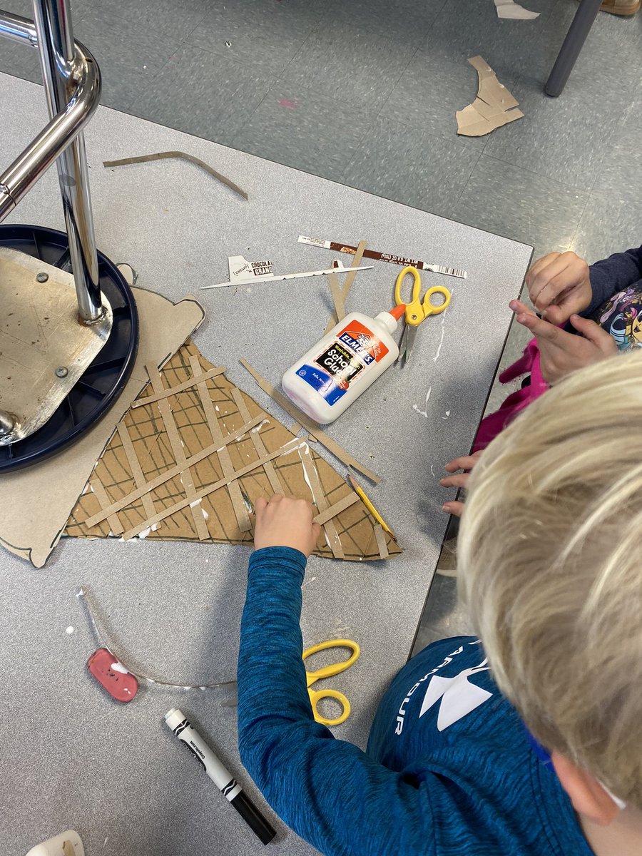 MaryKTapia's tweet photo. What does it mean to belong? What does that look like? How does it feel? My favorite time of the year when the Ss’ answers to our #inquiry come to life in our collaborative artwork😍 #LyonLearners #d34inquiry #BecauseWeBelong #WeAreD34 #TABchat #artsed https://t.co/ddvWpUg0Yw