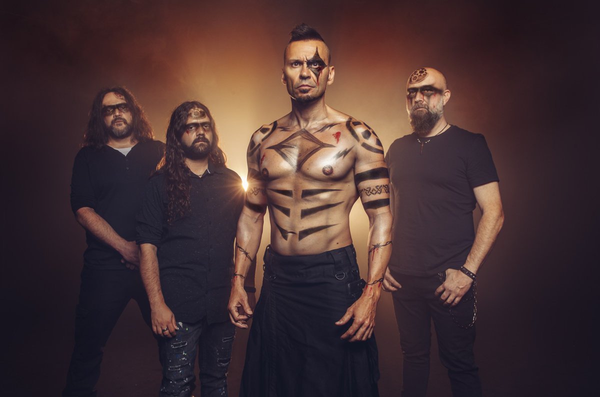No dejemos de lado las nuevas bandas. <a href="/endernity/">EndernitY</a> ha venido a comerse el mundo, y por ello hablamos con el grupo para que nos cuenten cómo es su primer disco.
themetalcircus.com/entrevistas/en…