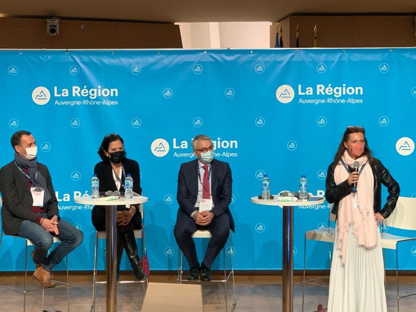 Merci au <a href="/pavm_lyon3/">PAVM Vidéo Lyon 3</a> d’abord couvert la conférence Femmes et Gouvernance. Grand professionnalisme et bonne humeur.
Nous sommes fiers de porter les couleurs de notre université <a href="/UJML/">Université Jean Moulin Lyon 3</a>