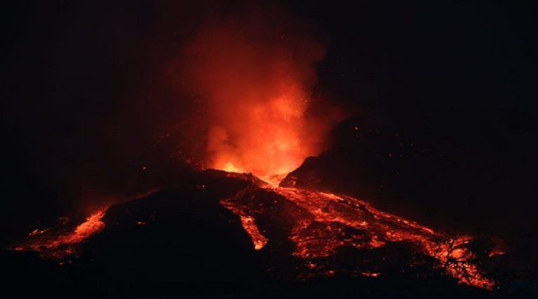 Gob_Guarico's tweet photo. #Infórmate  Reportan nuevo desbordamiento del volcán Cumbre Vieja en España

Más información ⬇️
👁‍🗨https://t.co/FPLcJV8YzJ

#Guárico
#NavidadEsReconciliación 
#NavidadesFelicesEnGuárico https://t.co/Dls2gOnu4W