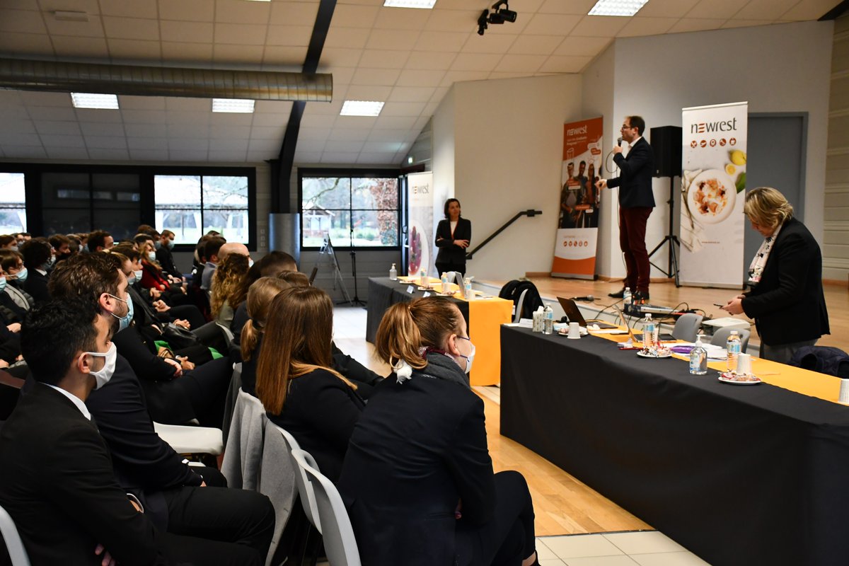L'Ecole de Savignac a l'honneur de recevoir le groupe Newrest. Après avoir présenté l'aventure Newrest, le groupe a proposé des ateliers de travail à nos étudiants. La journée s'est finie autour d'un afterwork, où échange et convivialité étaient au rendez-vous !