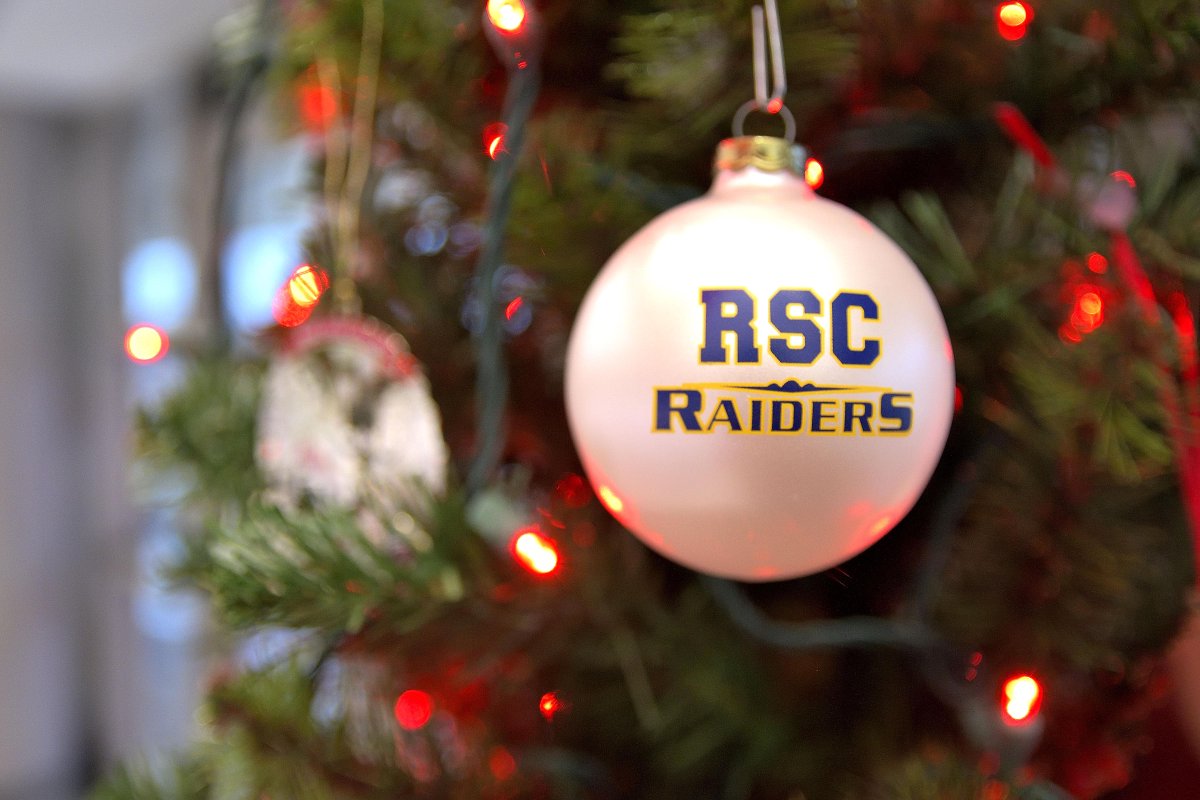 RoseState's tweet photo. The annual Rose State Holiday Lighting is tonight from 5PM - 8PM!  🎅 Bring the whole family for a night of holiday fun to get in the Christmas spirit. #RoseState https://t.co/DQLeGXwG1i