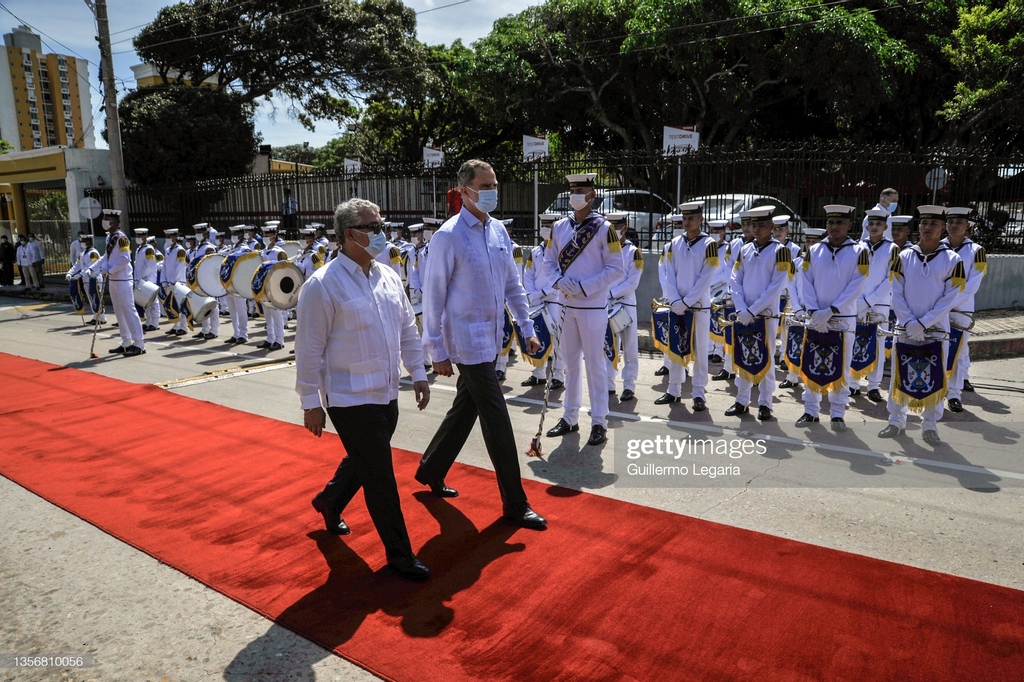 King Felipe VI of Spain and President #IvanDuque of #Colombia walk during a welcoming ceremony as part of an official visit in #Barranquilla, Colombia. #KingFelipeVI of #Spain visits Barranquilla to attend the World Law Congress Colombia 2021. 📷 : <a href="/GuilleLegariaS/">Guillermo Legaria</a>

#GettyNews