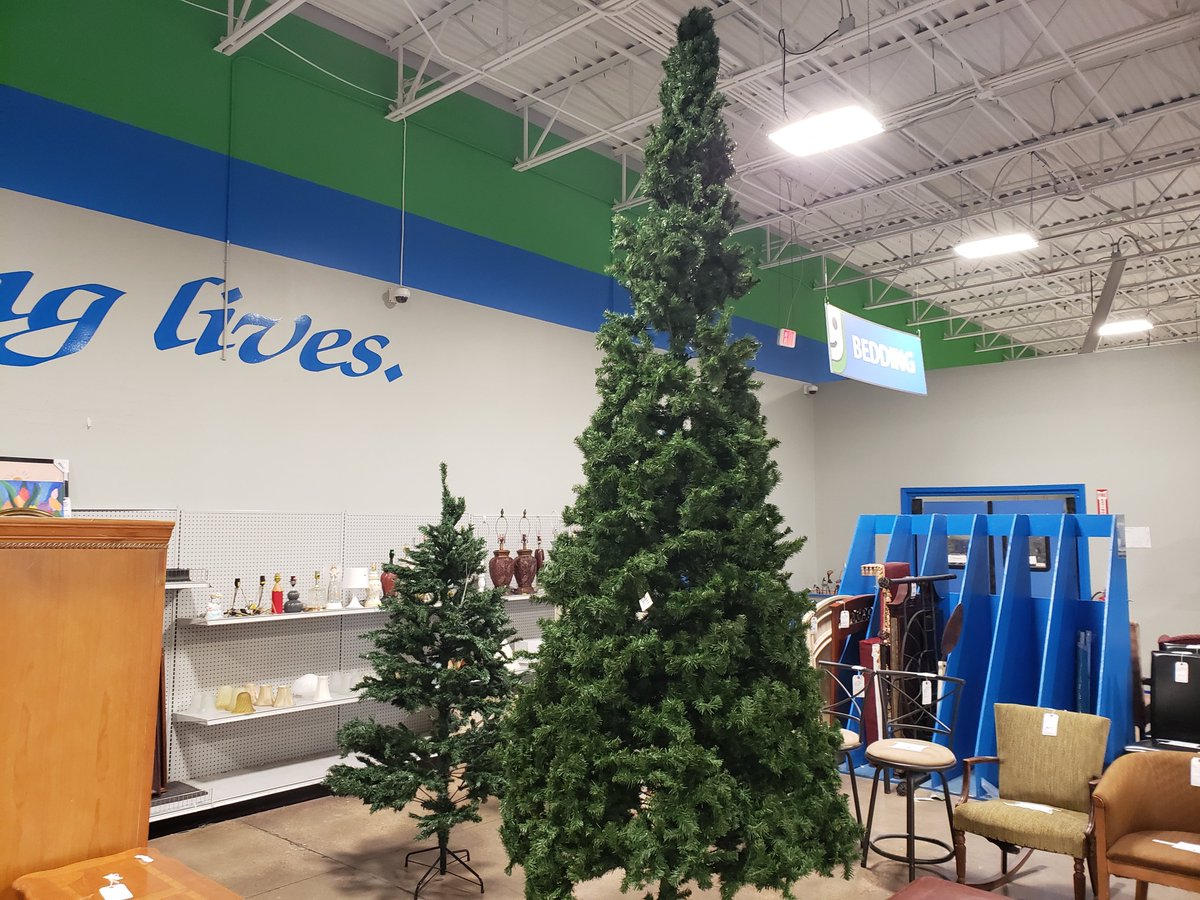 MemphisGoodwill's tweet photo. The holidays are in full swing.  While you're out shopping, we have many great items to prepare you for the season.  Come on by and check out these items at our Tupelo store.  #getitatGoodwill #ThriftyThursday https://t.co/UCxkupQrnG