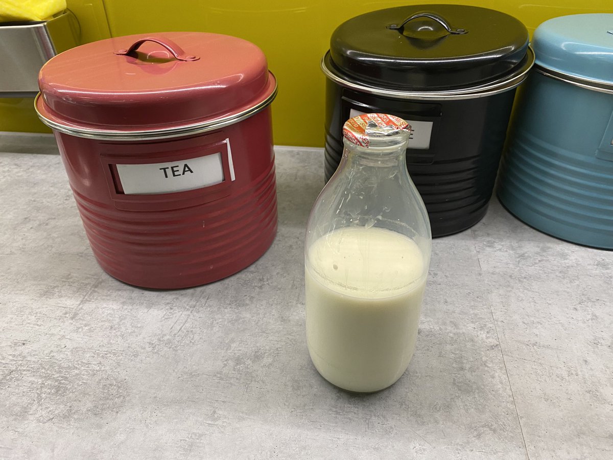 Massive thank you to @ATInsight for hosting our marketing review meetings today, looking forward to the data feed transformation and loving the old school milk bottles <a href="/MotorParks/">motorparks.co.uk</a> <a href="/GRANGEMOTORS/">Grange Motors</a>