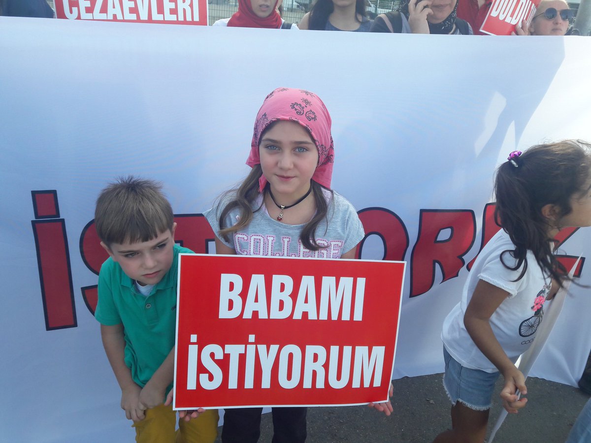 Şu çocuklara bakınca insan olanın ciğeri sızlar.
AdliMahkuma AFistiyoruz
<a href="/RTErdogan/">Recep Tayyip Erdoğan</a> 
<a href="/dbdevletbahceli/">Devlet Bahçeli</a>