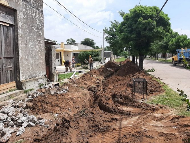 AgenciaComBA's tweet photo. ⛏️ #CarlosTejedor: La Provincia continúa con obras de cloacas
La obra cuenta con un presupuesto de $49.140.923,80 y tiene como objetivo brindar el servicio de cloacas a un aproximado de 4.000 habitantes. https://t.co/oiASYfeTL0
#Obras #Inversión #RedCloacal #BsAs #DIPAC #COMBA https://t.co/A4gYXvG6q4