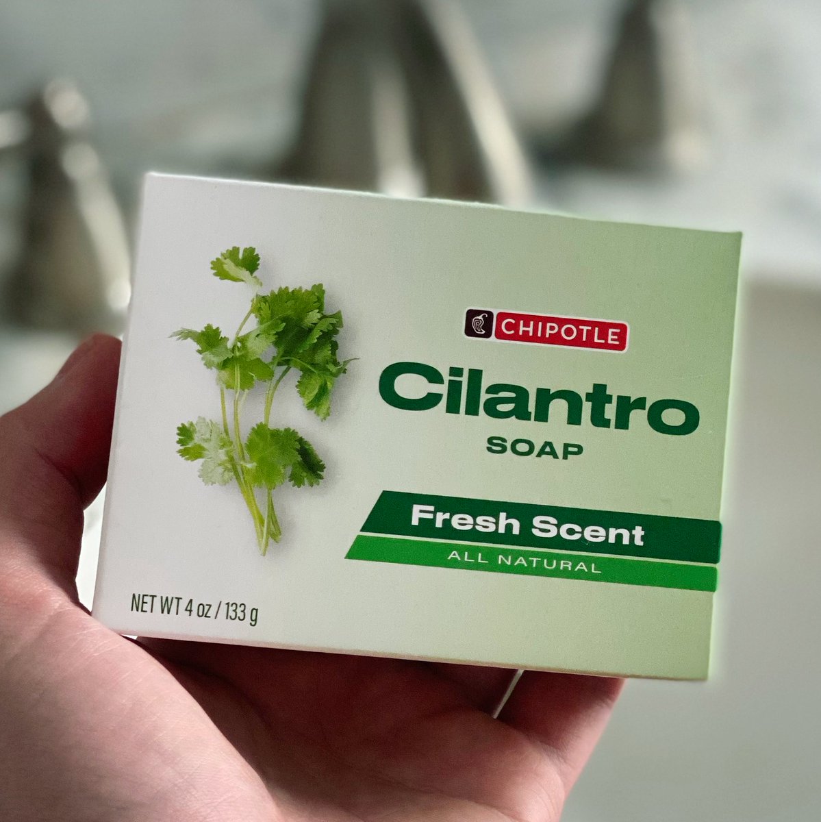 ChipotleTweets's tweet photo. Don’t eat the soap ᵇᵘʸ ᵗʰᵉ ˢᵒᵃᵖ 
https://t.co/URP9z1TbY4 https://t.co/ZymPS9Gc3N