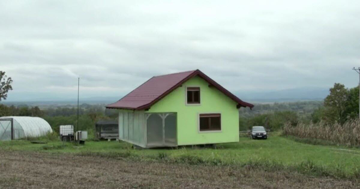 EspaceAtypiqueG's tweet photo. Une maison pour le moins #insolite ! 😲 https://t.co/jPf6dry2DQ https://t.co/fhbgbiLgnC