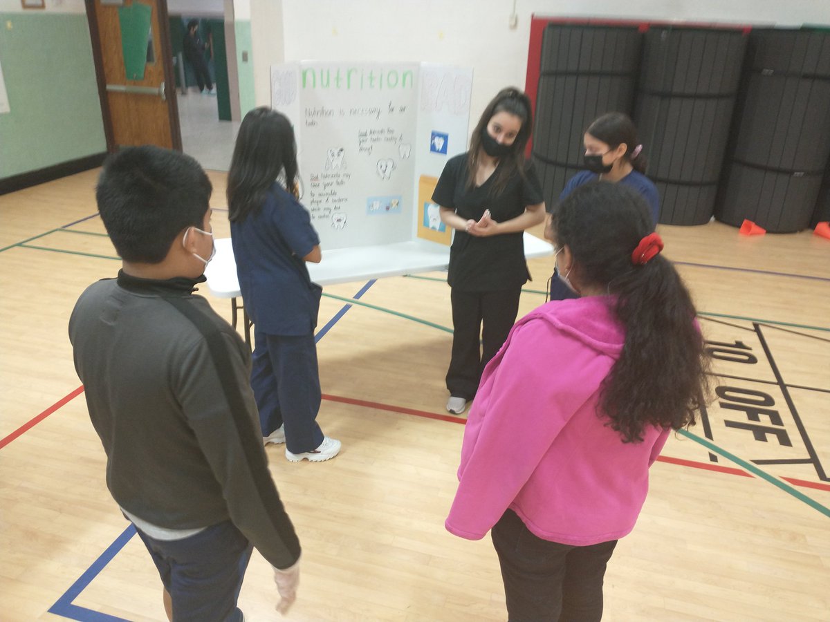 fcacad's tweet image. Dental Careers students share their knowledge of good nutrition and oral hygiene to POD and ESOL students at Falls Church High School! @HOSAfallschurch @FallsChurchHS @FCPSR2 @FallsChurchPTSA @FchsLeadership