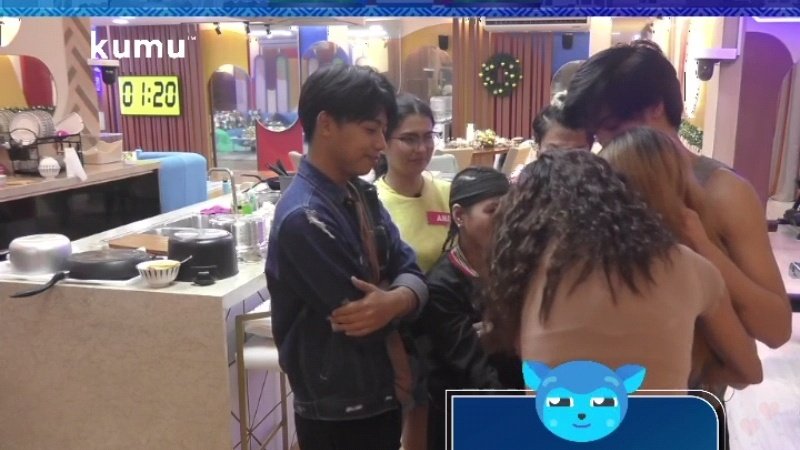 kluofc_'s tweet photo. KD not leaving Ate Alexa's side talaga

ALEXA : Midd na miss kita KD kung alam mo lang iniiyakan kita 😭😭

SANDALEEEEEEE puso naman namen babies 😭🤍

KDLEX REUNITED https://t.co/1BbSQJpNGN