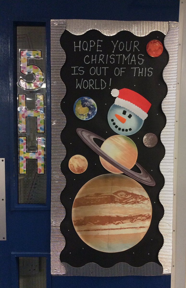 miss_y5's tweet photo. Christmas has well and truly arrived in my classroom! 🎄 The children are absolutely loving the book advent; each day we open a present from underneath the tree to reveal a beautiful new book for our class library 📚 #SLSSPChristmasChallenge #Christmas #Decorations https://t.co/zkiDDGX111
