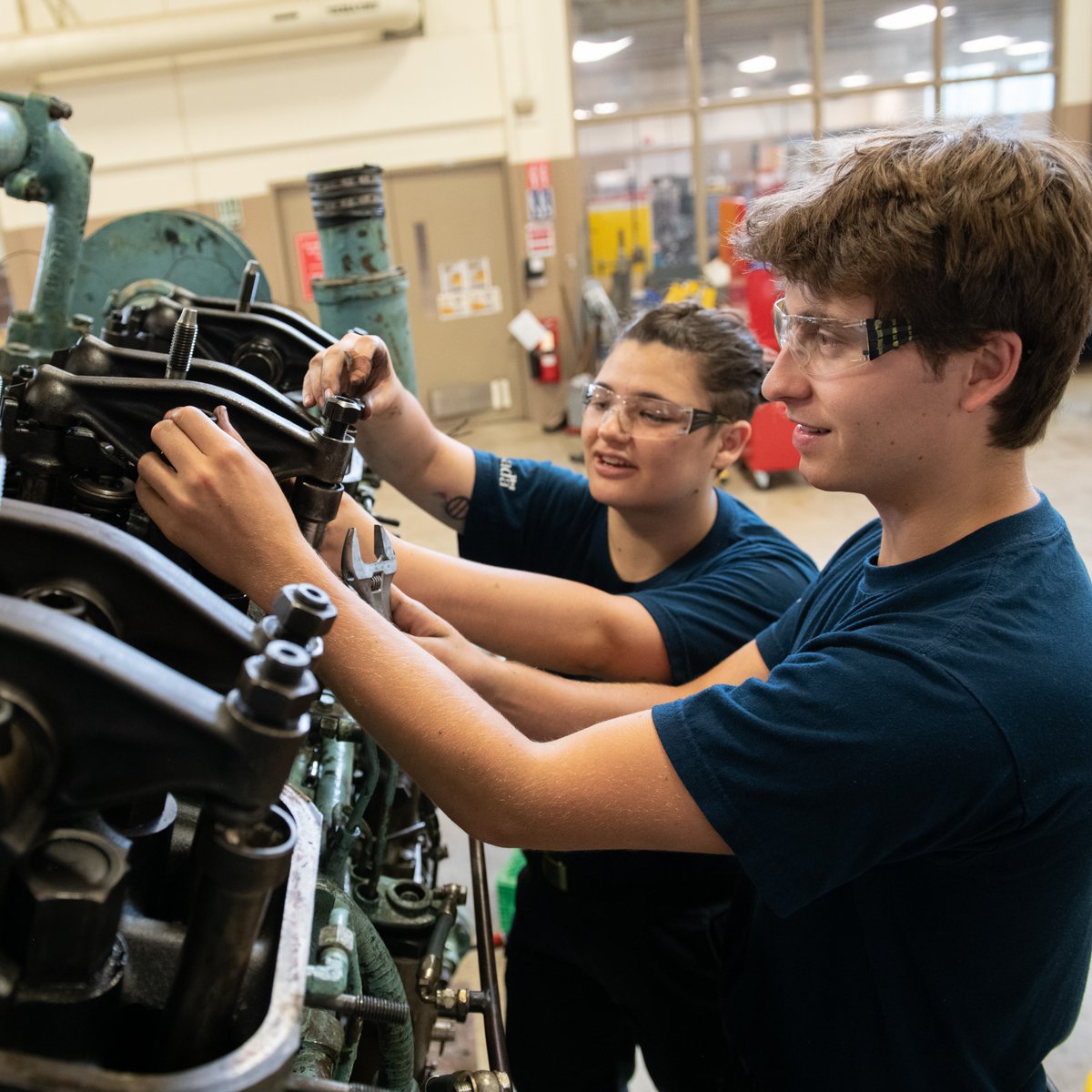 ccg_acad's tweet photo. Discover the #MarineEngineeringProgram!
This program may be for you! Are you:
Good with hands on work?
Accepting of challenges?
Able to react quickly?
A resourceful person?
For more information visit: https://t.co/CYrqhdtTGX https://t.co/jlPswxqwjQ