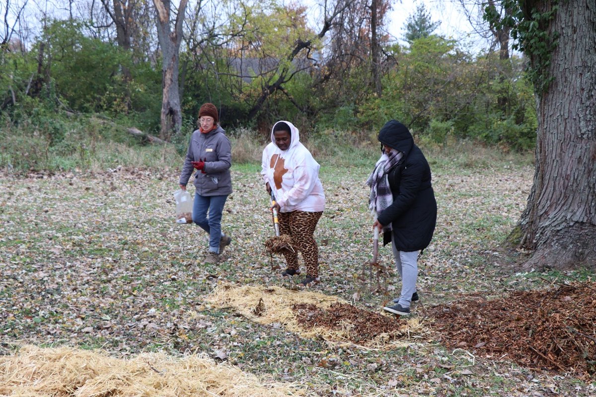 LU_CollegeofAg's tweet photo. The Innovative Small Farmers’ Outreach Program in the #StLouis area hosted three hands-on “Grow Your Own #Mushroom” #workshops in November. Participants learned how to inoculate oyster, wine cap, and #shiitake mushrooms. #LUMO #CAEHS #ISFOP https://t.co/jCSvspcyzX
