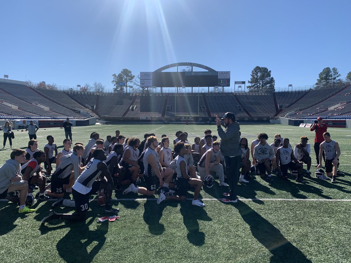 bulldogs_wh's tweet image. Great Thursday practice @WMStadium and big thank you to @Yarnells for feeding our guys ice cream #4th&amp;amp;1ED