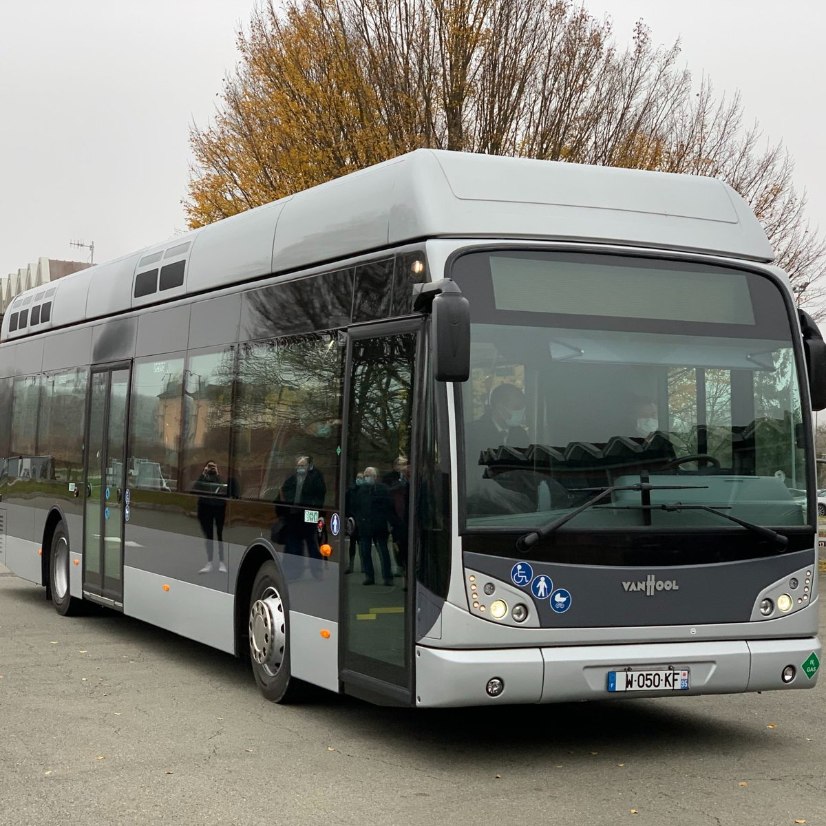 OuiBFC's tweet photo. La régie des transports du Territoire de #Belfort (RTTB), qui exploite le réseau urbain #Optymo, a organisé ce jeudi après-midi une démonstration d’un bus hydrogène Van Hool.
#Montbeliard #Vesoul #Dole #Dijon #Macon #Nevers #Besançon #Auxerre #Bourgognefranchecomté https://t.co/HSZbf5cdwe