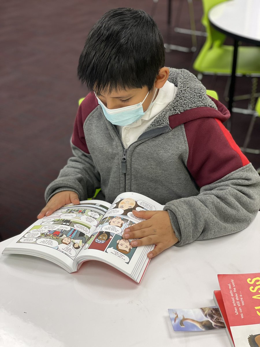 THESMediaZ's tweet photo. It’s also #BookClubThursday with Principal @JovanDM 📚#Lunchtime #BookClub #THESReads @Thomasville_HES https://t.co/7GoRsJFmfv