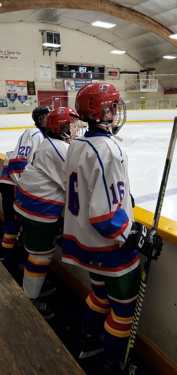 OakVisual's tweet photo. Oakridge Girls Hockey played an exhibition game tonight against Banting - tie game 3,3 ! Way to go Oaks! @Oakridge_SS https://t.co/7CnwOULnJ8