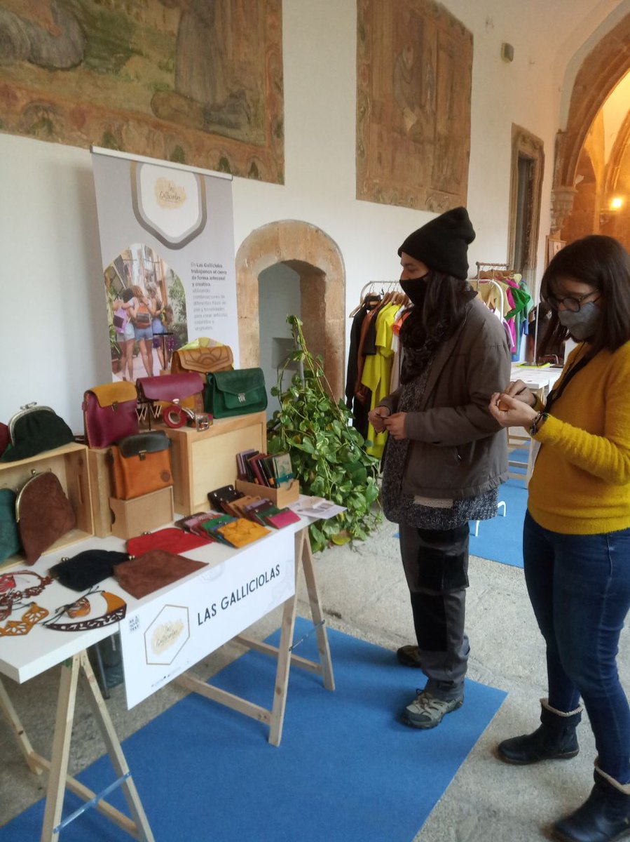 🙌Hoy participando en la I Feria Transfronteriza de Moda Sostenible y Reciclaje Textil 🧵👗👕<a href="/localcir/">localcir</a>
¡Hemos visto cosas chulísimas! Empresas interesantes que hacen ropa sostenible y muy tentadora😍😍
#ModaSostenible #EconomiaVerdeYCircular