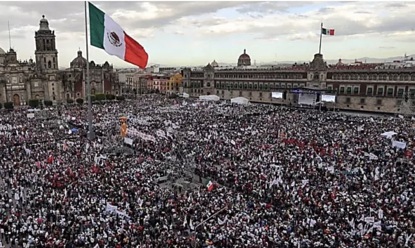 luispazos1's tweet photo. Más de 200 mil acarreados de diversas partes de la República: Chiapas, Sinaloa, Veracruz, Zacatecas,con un gasto de aprox 1, 500 pesos x cada uno, 300 millones, que salieron del erario público, para llenar el zócalo y celebrar,al estilo del viejo PRI,la mitad del gobierno de AMLO https://t.co/mpFZoDbgHc