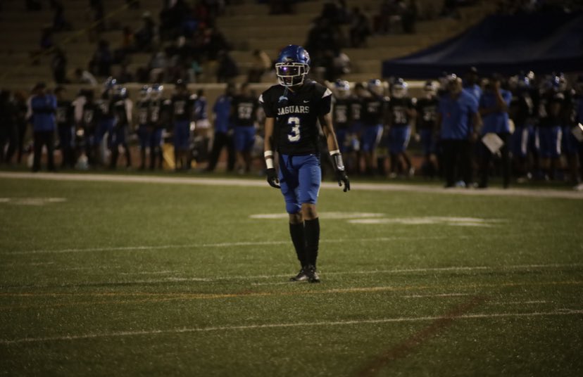 Jaay0fficial's tweet photo. Blessed to be invited to the Georgia vs Florida Showcase 🔝🙏🏽!! @jaguarnation701 @OreyFerrell @Adams701Art @CoachJelks @coachharper_1 @CoachMinter2 https://t.co/Ynafbw3BPa