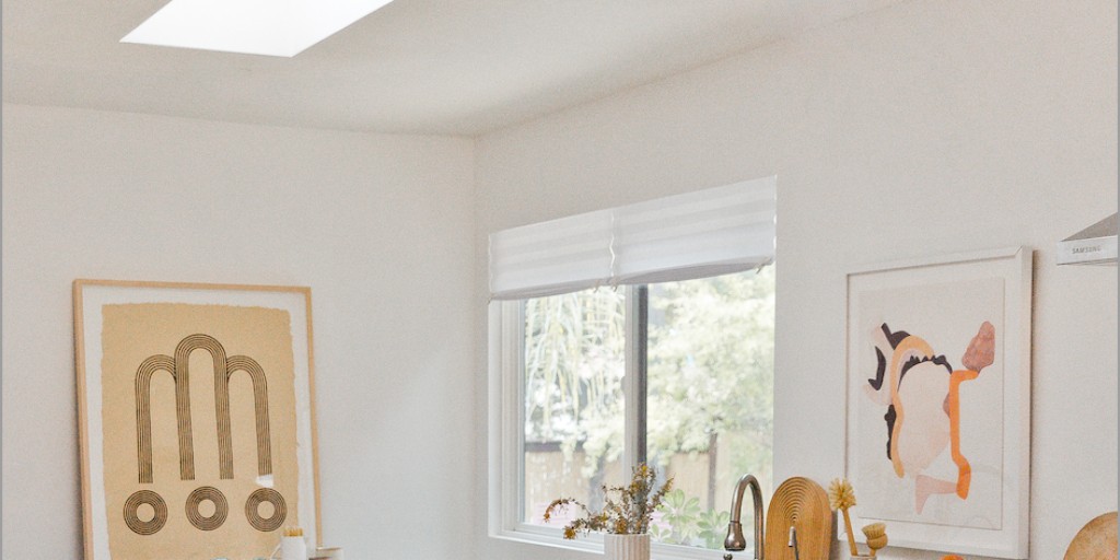 VELUXAmerica's tweet photo. With shorter days and early sunsets, we all want to make the most of daytime's #naturallight. Head over to @papernstitch's blog to learn how Brittni Mehlhoff's kitchen skylights provide an all-day #moodboost: https://t.co/EzdvTbTsIw https://t.co/VVasOu15My