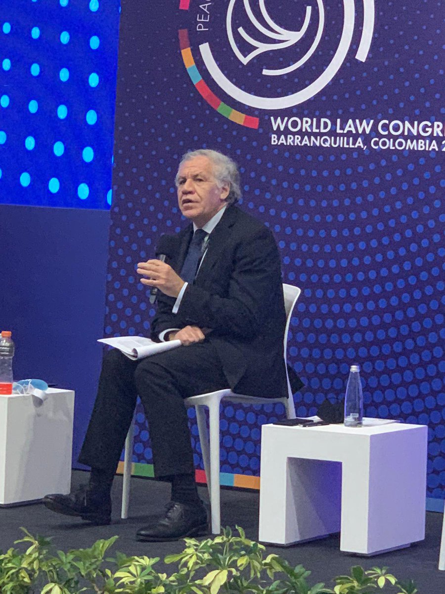 Hoy participé en #WorldLawCongress en #BarranquillaCongresoJuristas. La justicia es un elemento fundamental de la democracia. Sin justicia no se materializan ninguno d los componentes q permiten una vida democrática. Y para q la justicia funcione tiene q ser independiente. (1/2)