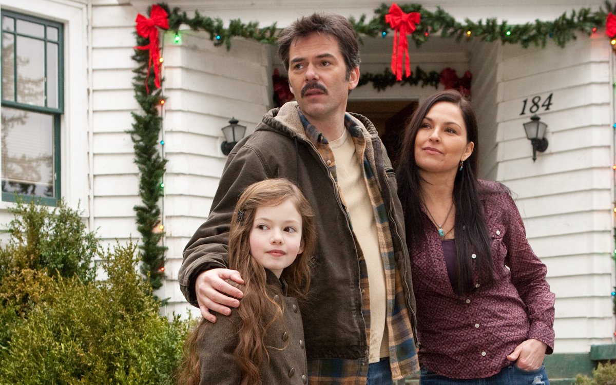 Twilight's tweet photo. time for our yearly "breaking dawn part 2 is a christmas movie" tweet https://t.co/lhm5GBISCI