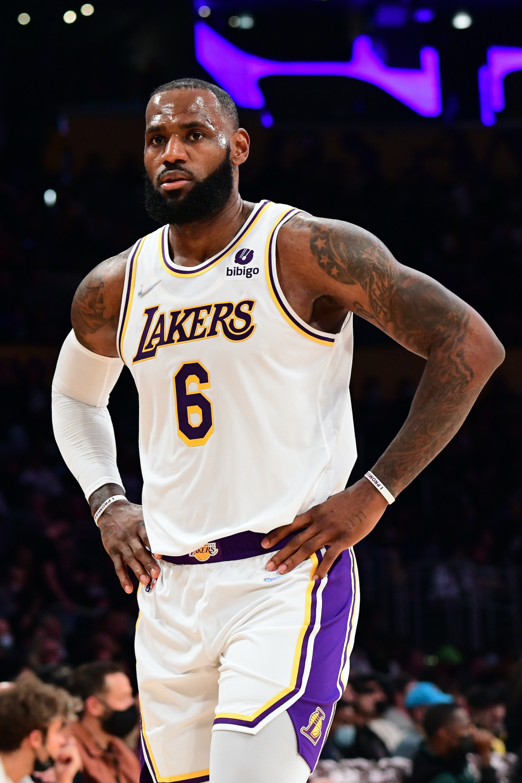 LeBron James available vs. Clippers