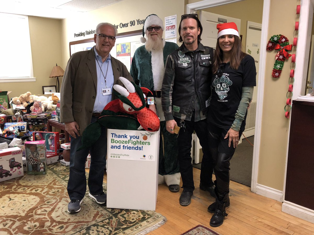 SeanMcNabbLA's tweet photo. Our @bfmc101 #toyrun to @hillsidespasadena is back on!!!
Join us in burbank bring toys and make some children smile!
Thank you for your support๐๐ผ๐๐๐ผ
#bfmc101 #harleydavidson
#toyrun #hillsidespasadena
#children #merrychristmas https://t.co/hH0YKvMNxI